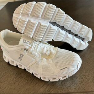Women’s On Running white Cloud 5 size 10 athletic shoe
